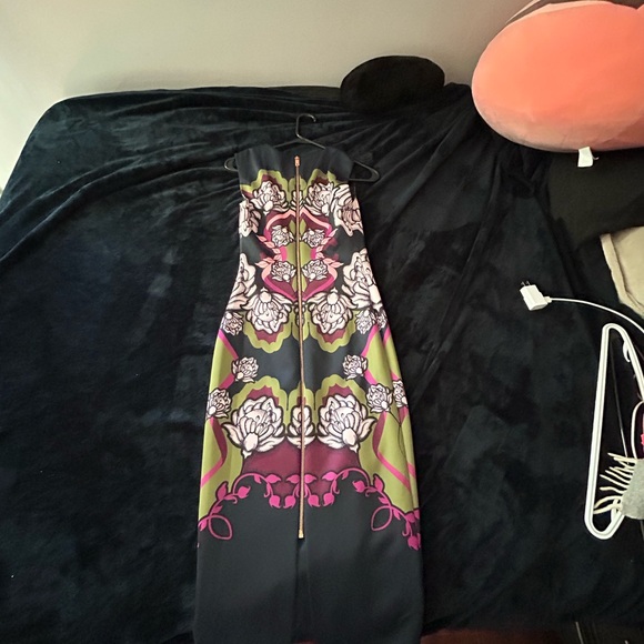 Ted Baker Midi Dress in Elegant Floral - Picture 2 of 3